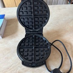 Waffle maker with 3 attachments