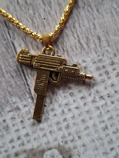 New old stock of costume Pendant Necklaces PRICE IS FOR 1 ONLY, Postage Available or Collection., Ideal for Dress Up, Stage, movies, Plays or Photos,