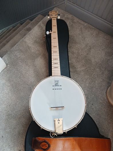 Immaculate condition Deering goodtime with Pick up  A/E 5 STRING BANJO