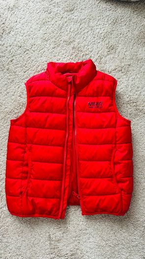 Kids clothes for 5-7 years.