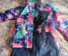 Snow / Ski suit Girls size 11-12yrs Small fit