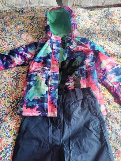 Snow / Ski suit Girls size 11-12yrs Small fit