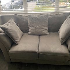 2 seater couch FreeTo take
