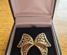 Vintage Gold Tone Earrings