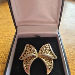 Vintage Gold Tone Earrings