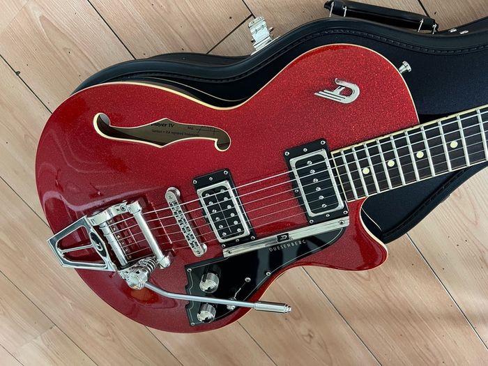 Duesenberg Starplayer TV red sparkle