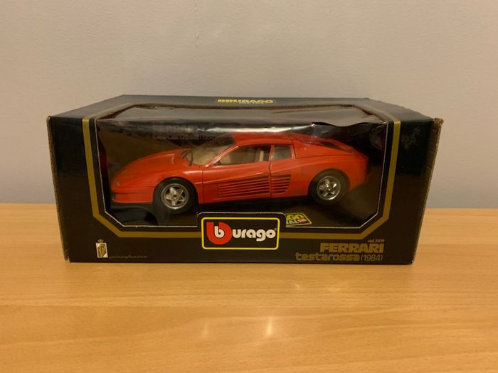 Ferrari Testarossa 1984 1/18 Burago Model Car