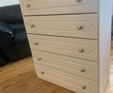 White chest of drawers