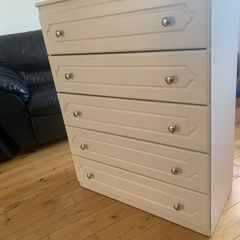 White chest of drawers