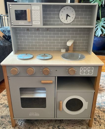Little Town Grey wooden kitchen