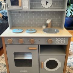 Little Town Grey wooden kitchen