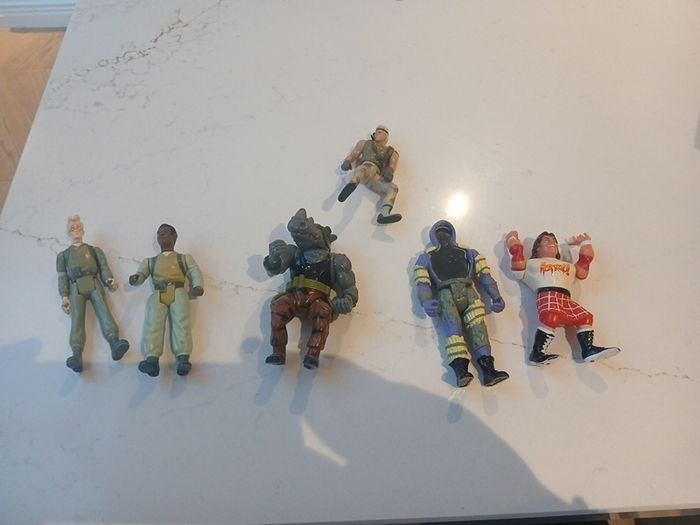 Mixed action figures