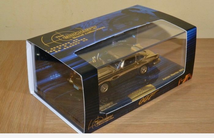 James Bond Aston martin