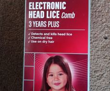 Electronic head lice comb