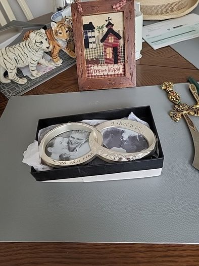 Wedding ring photo frame
