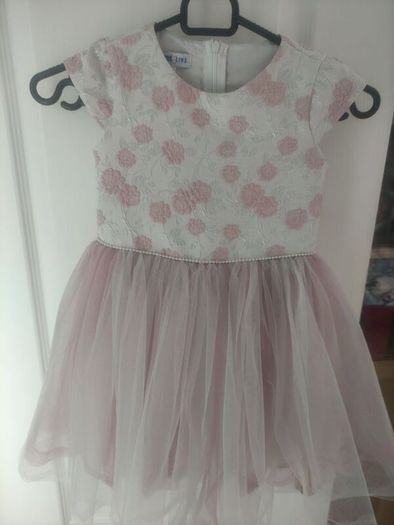 3 beautiful dresses size 104cm