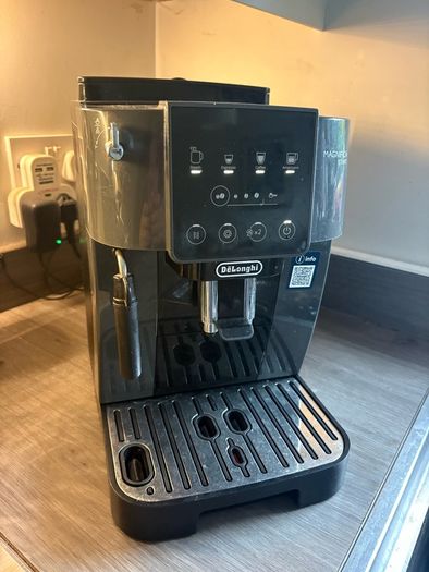 Delonghi Magnifica Coffee Machine