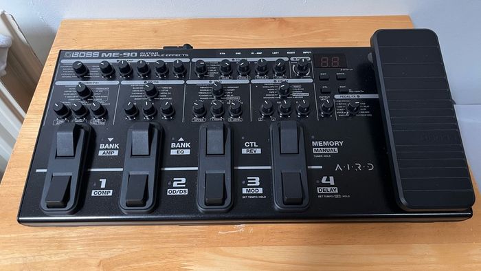 Boss ME-90