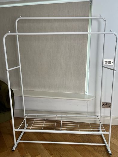 Double clothes hanging rail