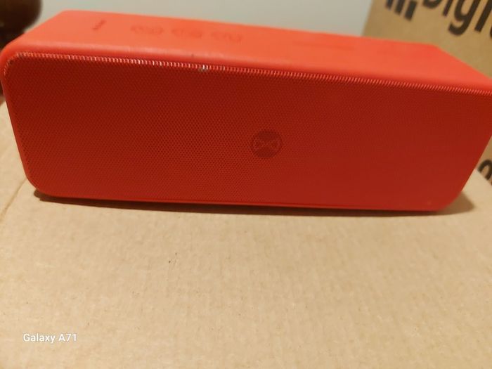 Blix 10 Bluetooth Speaker in perfect working order, Red