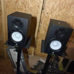 Yamaha HS5 Active Studio Monitors & Gravity Stands