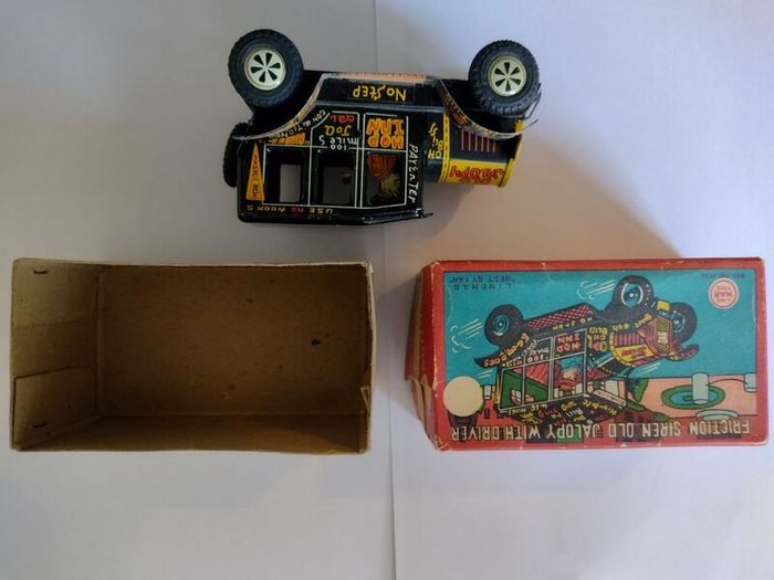 Line-Mar : Friction Siren Old Jalopy with Driver - Boxed (1940s - 1950s Rare)