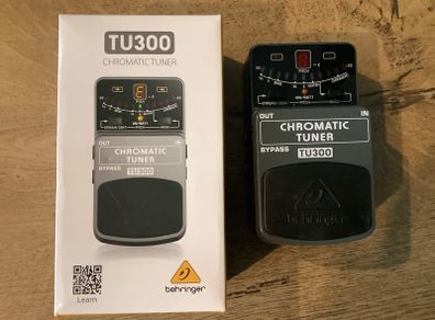 Behringer TU300 Chromatic Tuner pedal box
