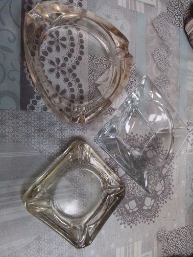 Three VTG Glass Ashtrays