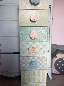 Tall narrow pretty drawers. Knobs that's missing is in the drawers.