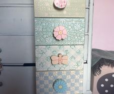 Tall narrow pretty drawers. Knobs that's missing is in the drawers.