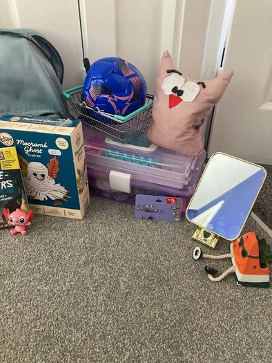 girls bedroom clear out