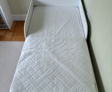 Toddler bed & mattress