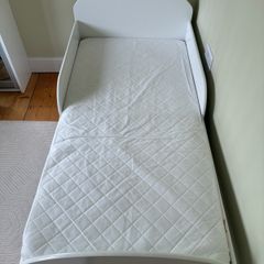 Toddler bed & mattress