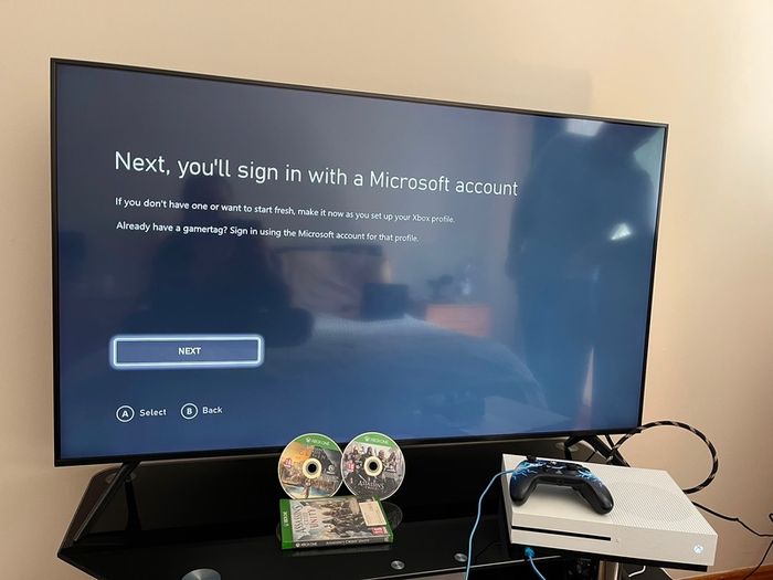 Xbox One S 1TB + 2 Games + Controller