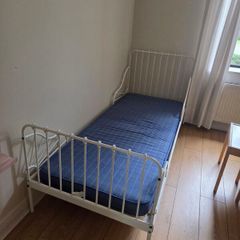 Toddler bed