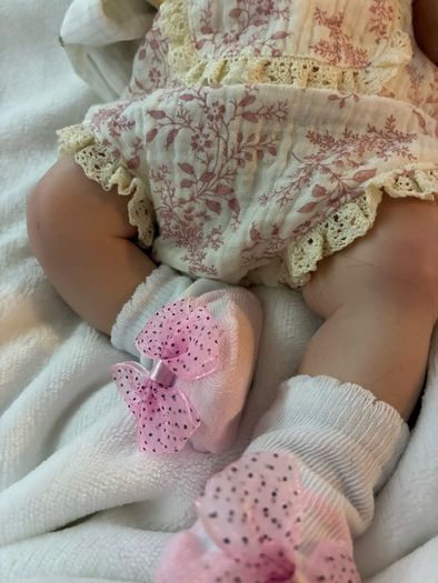 doll.       Very cute full bodied silicone reborn doll