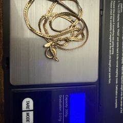 9ct Gold necklace 4.4 grams selling as scrap