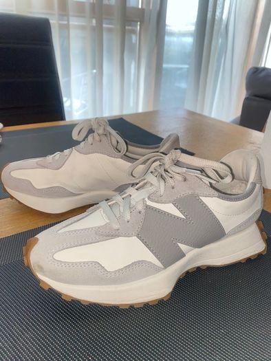 New Balance 327