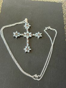 silver necklace cross
