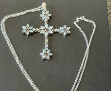 silver necklace cross