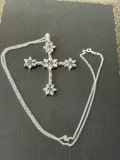 silver necklace cross