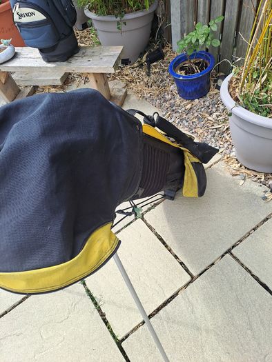 Golg bag with clubs.