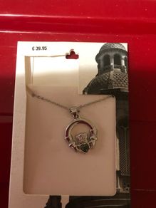 Ladies sliver claddagh necklace