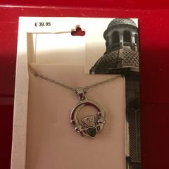 Ladies sliver claddagh necklace