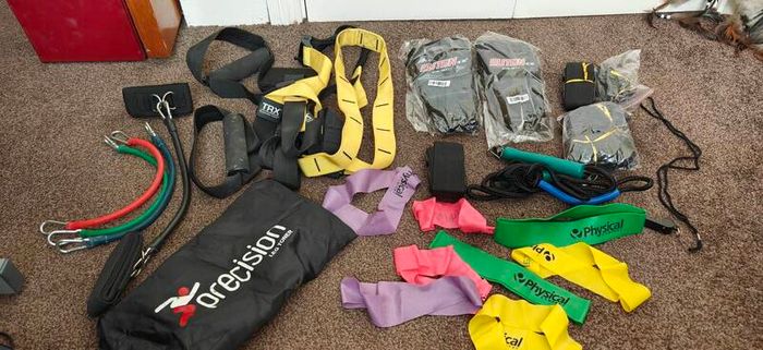 Fitness & Training Gear (TRX, Suspension Trainers, Parachutes, Bands, Mitts) Job Lot