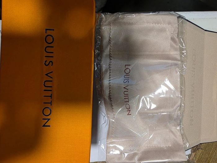 L.V Sunglasses ( Brandnew - Very nice