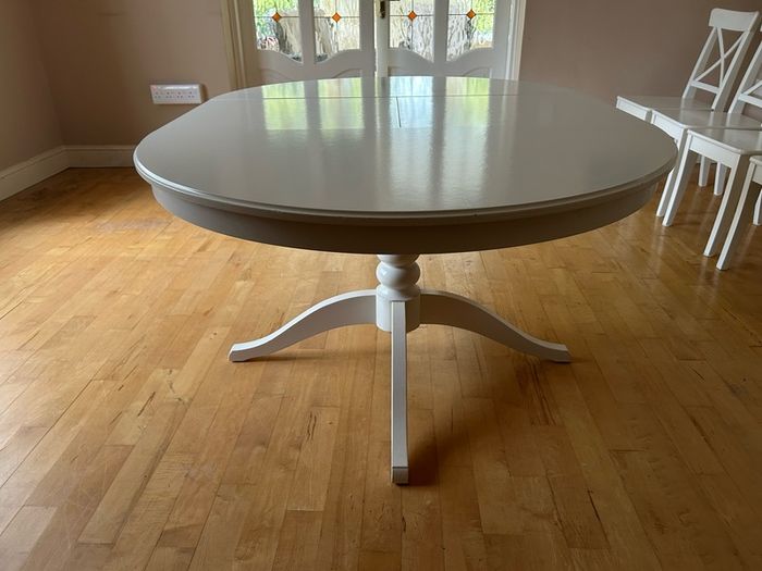 Extendable Table & Chairs