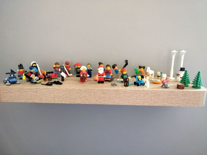 LEGO Winter Village Accessories and Mini Figures Bundle 2