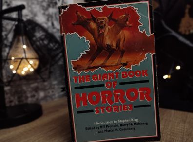 The Giant Book of Horror Stories ! Introduction by Stephen King ! 1994 ! by The Book Company !