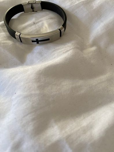 Silicone bracelet with cross
